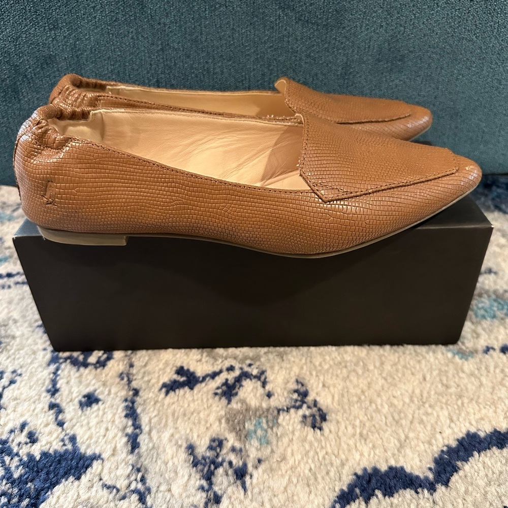 Hush Puppies Light Brown Pointed Toe Flats Size 8 W